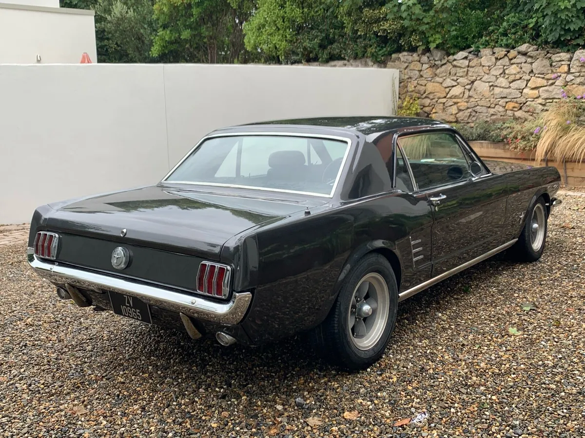 Ford Mustang - Image 4