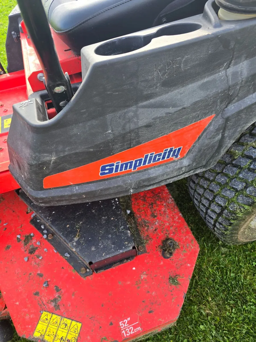 Simplicity SZT350 Zero-Turn Ride-On Lawnmower - Image 3