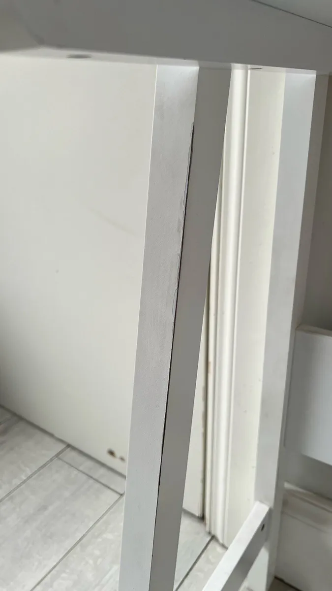 White ladder desk with selves - Image 4