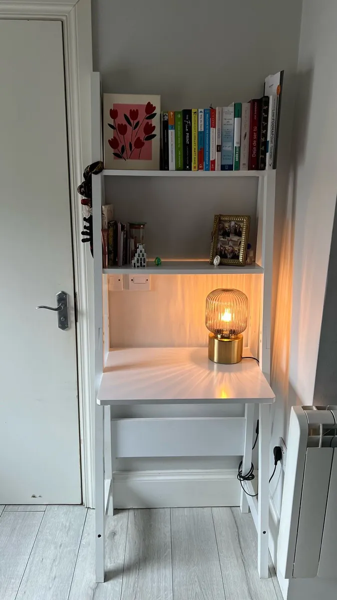 White ladder desk with selves - Image 2