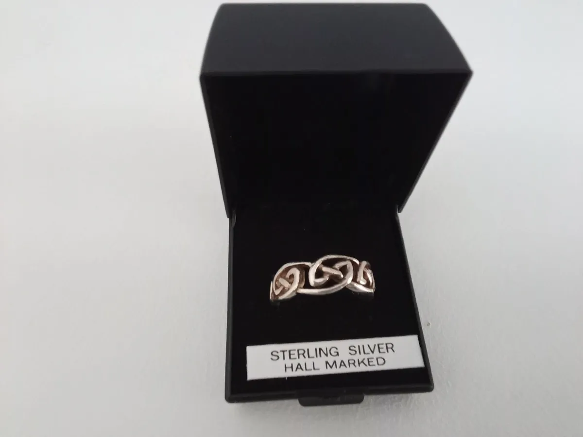Men's/ Women's Celtic Design Silver Ring. - Image 4