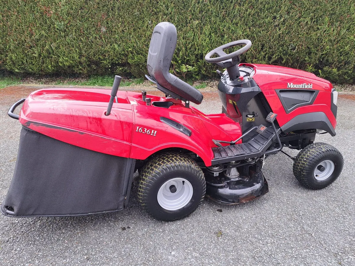 Mount Field ride on lawn mower - Image 2
