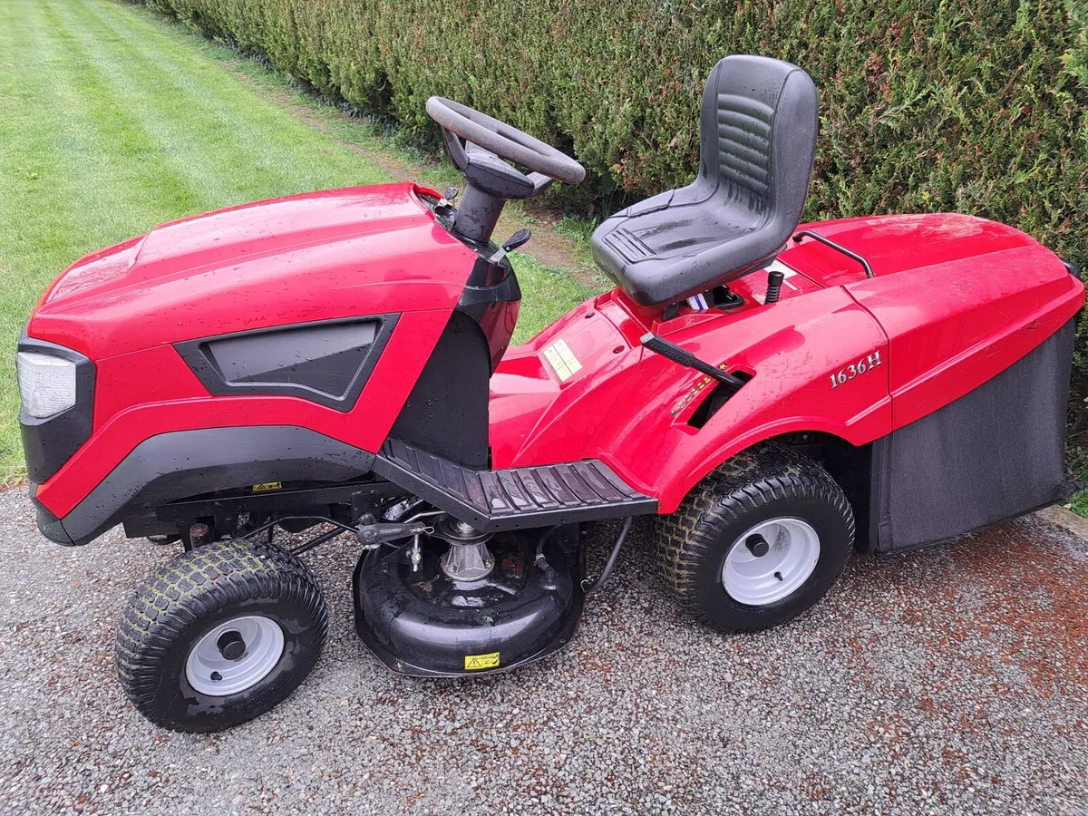 Mount Field ride on lawn mower - Image 1