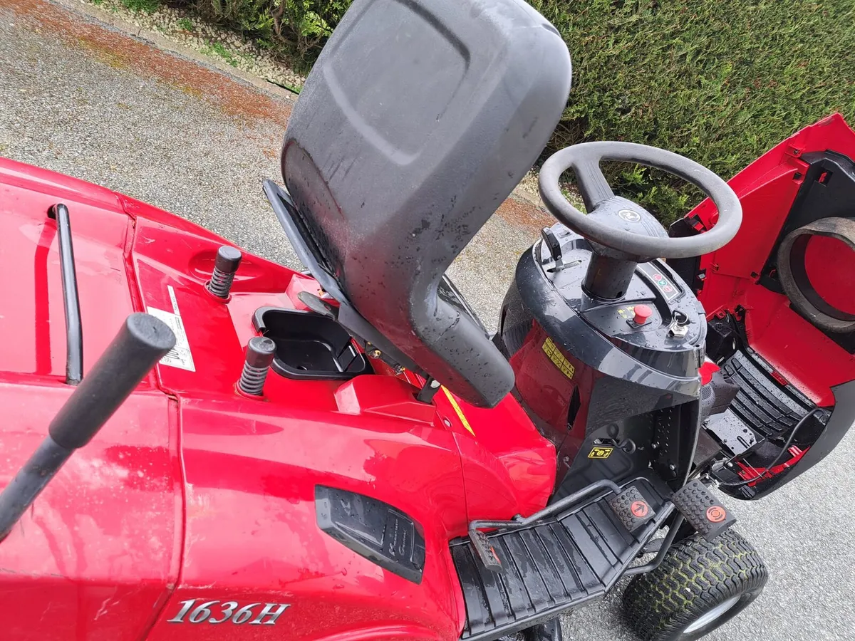 Mount Field ride on lawn mower - Image 4