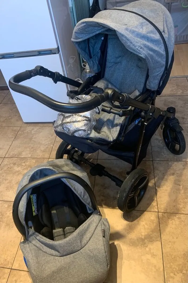 Venicci Travel System - Image 1