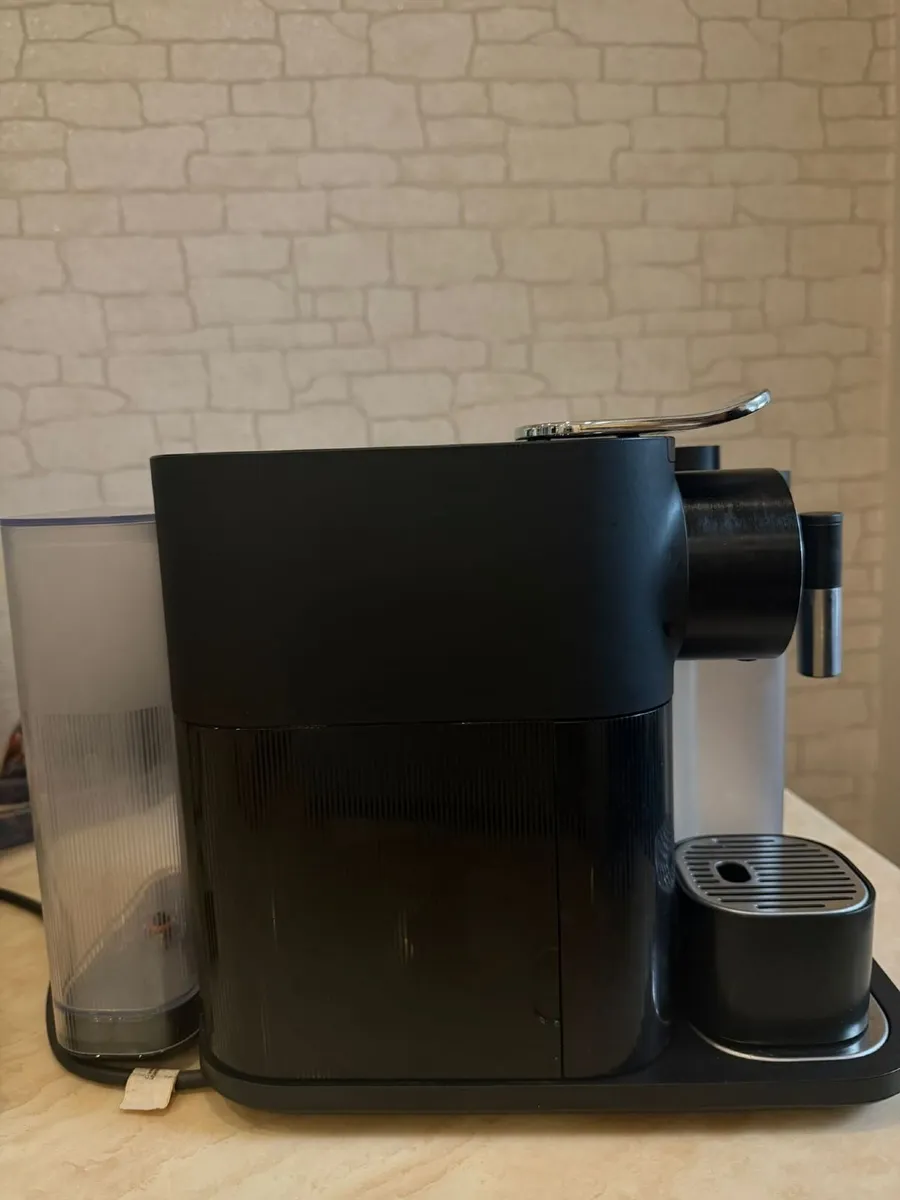 De'Longhi Gran Lattissima Nespresso Machine - Image 1