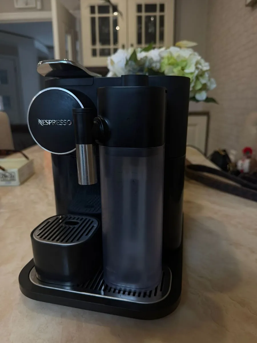 De'Longhi Gran Lattissima Nespresso Machine - Image 3