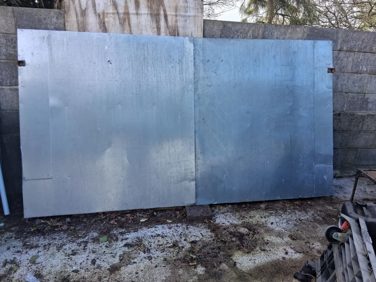 Gates 9ft8 x 5ft2 - Image 1