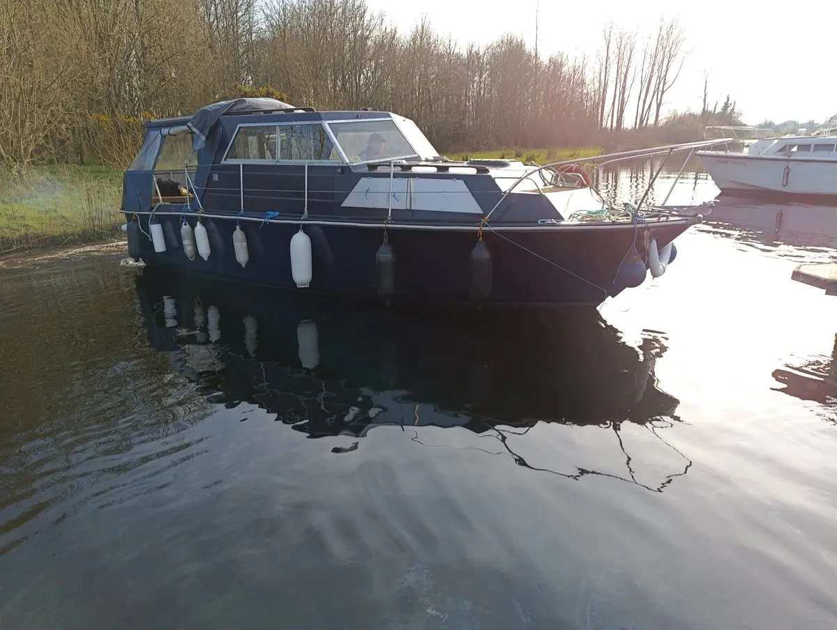 Boat, cruiser 28 ft - Image 1