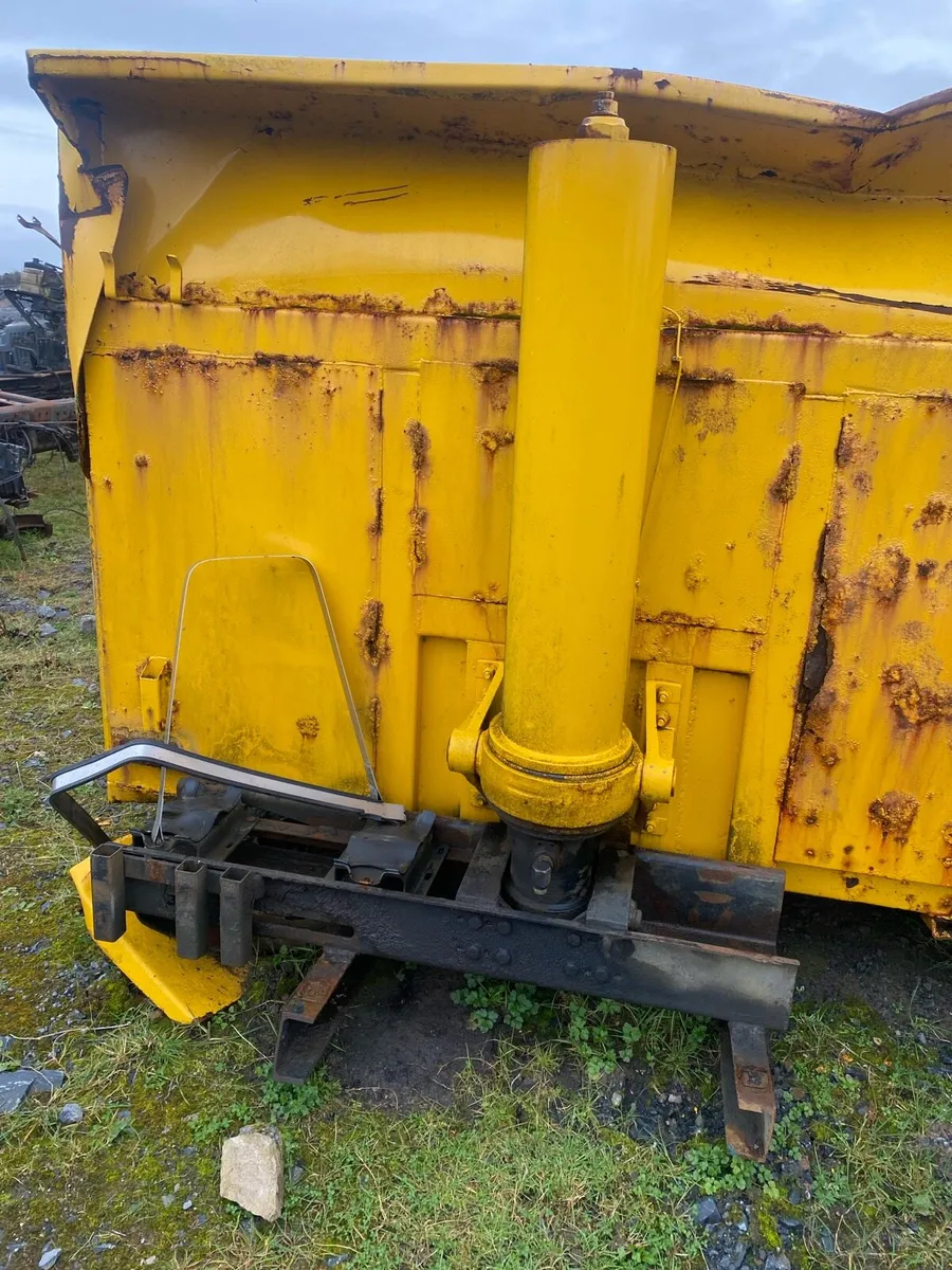 Hino 700 Parts / Breaking - Image 4