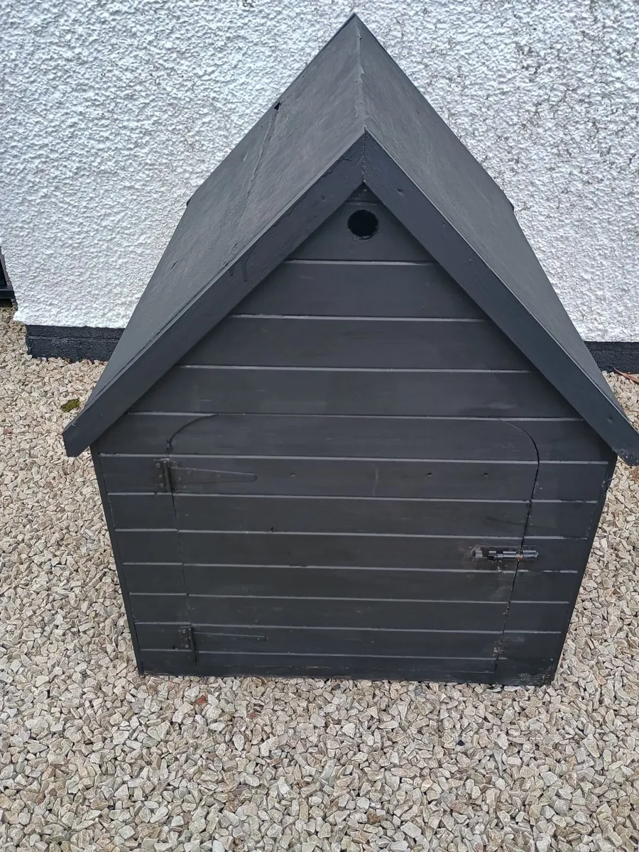 Dog kennel - Image 1