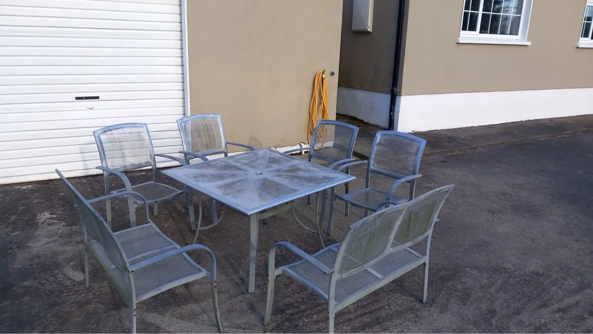 Garden table and chairs - Image 2