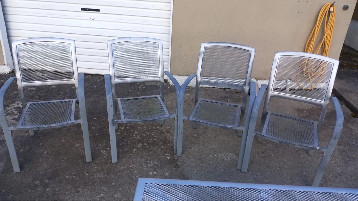 Garden table and chairs - Image 3