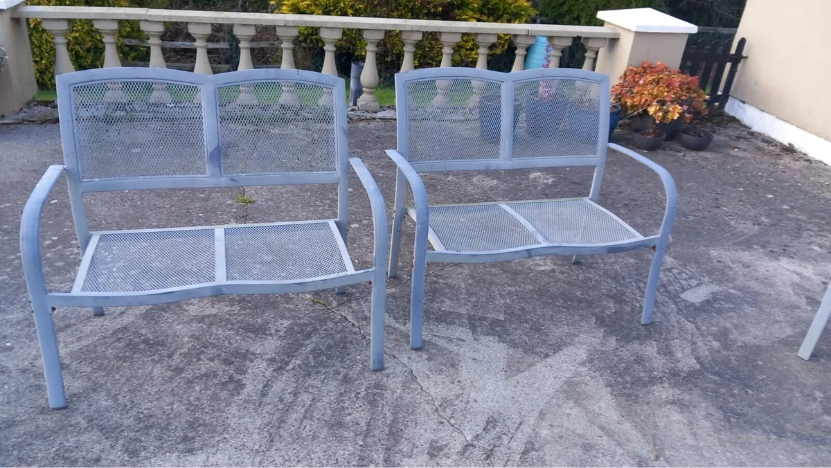 Garden table and chairs - Image 4