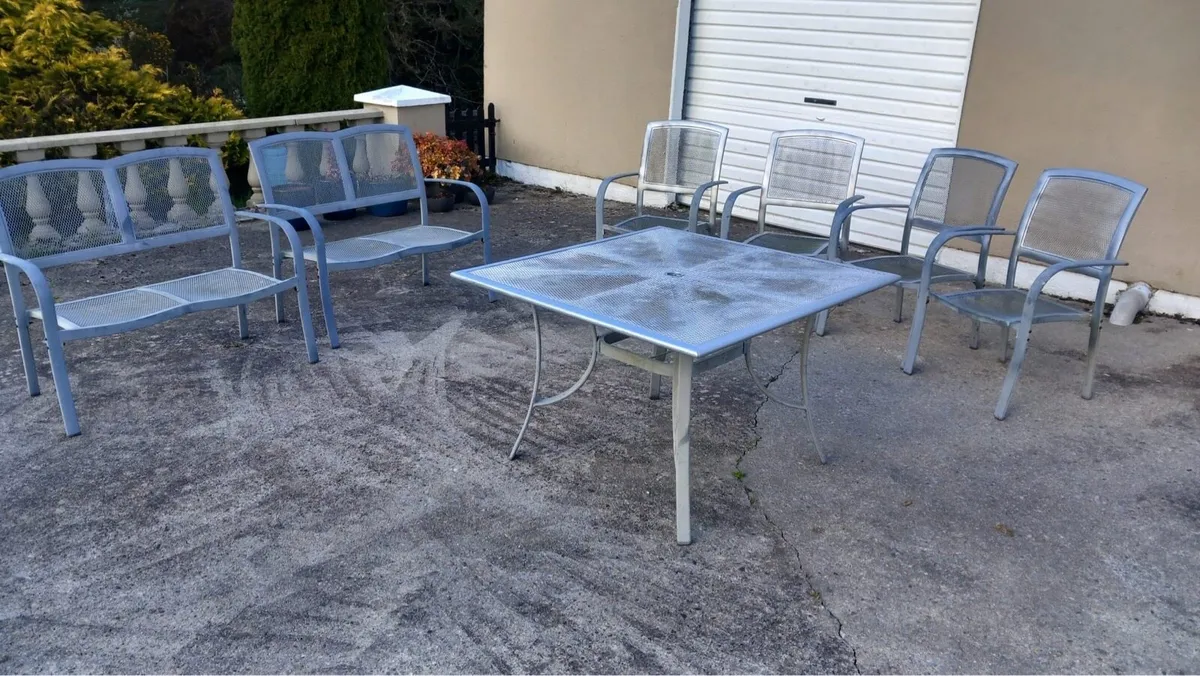 Garden table and chairs - Image 1