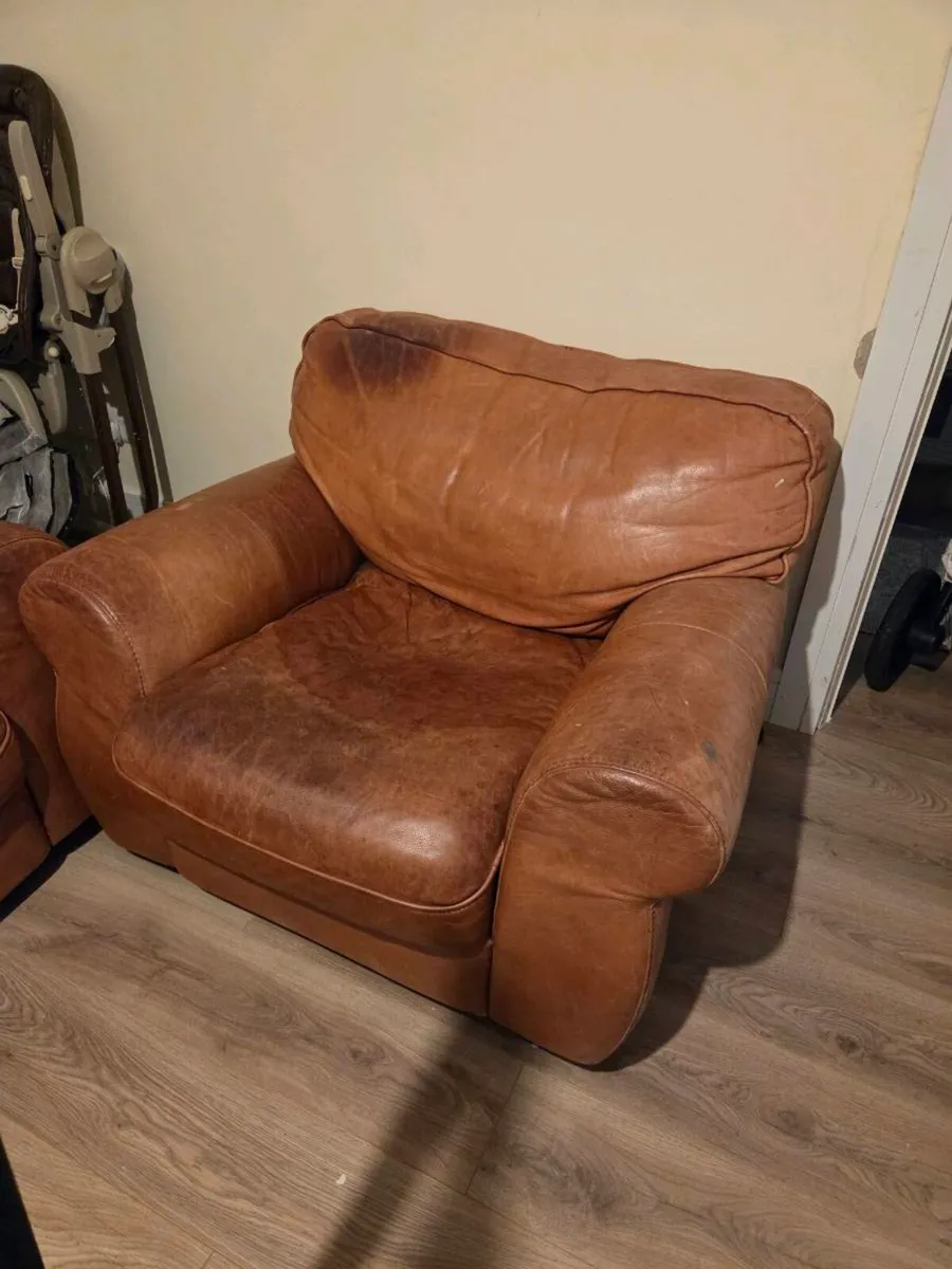 Brown Leather Suite — FREE to good home 🛋️ - Image 3