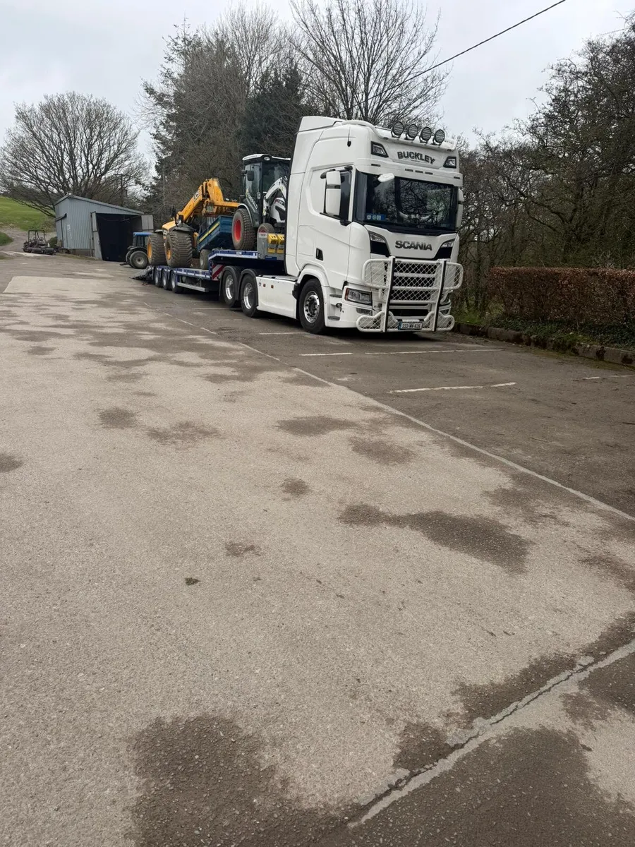 Lowloader transport haulage recovery - Image 1