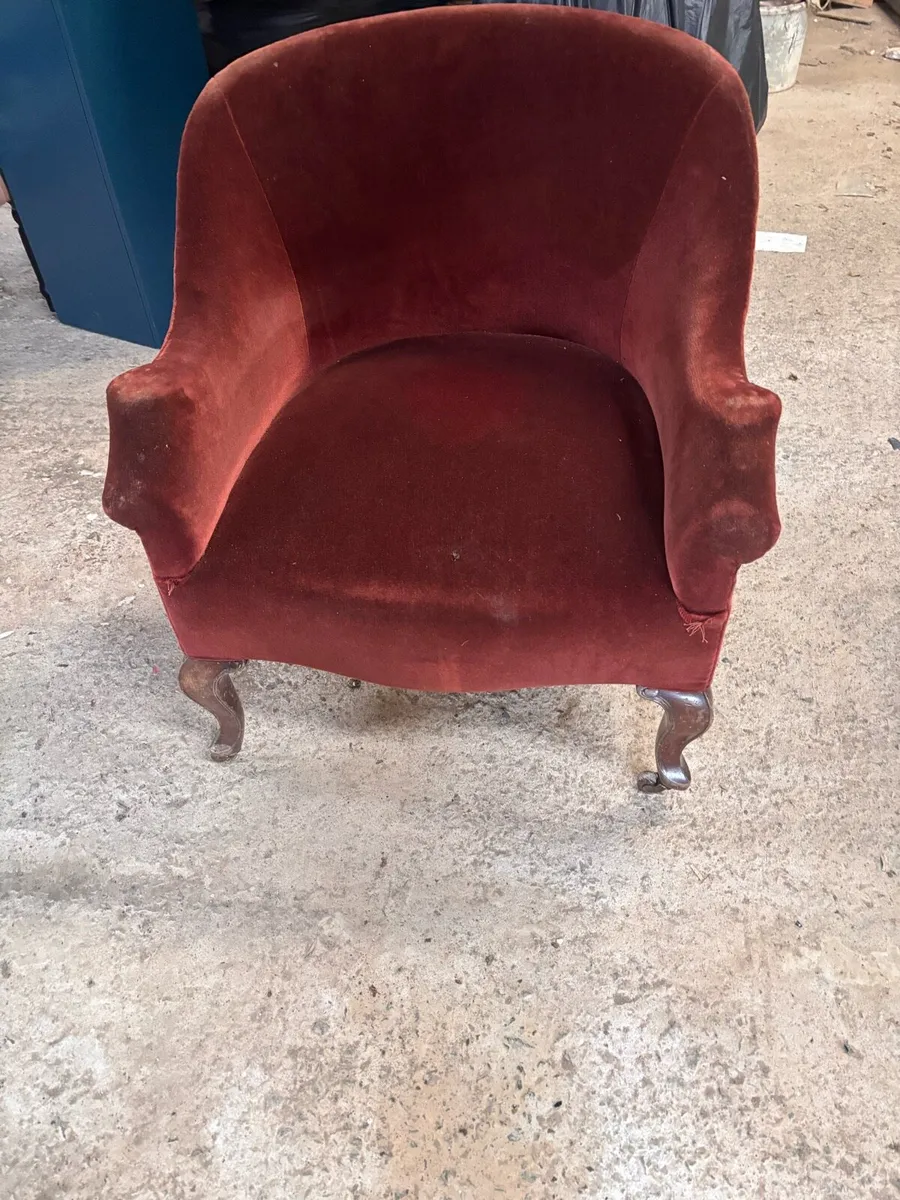 Vintage Queen Anne Style Tub Armchair - Image 1