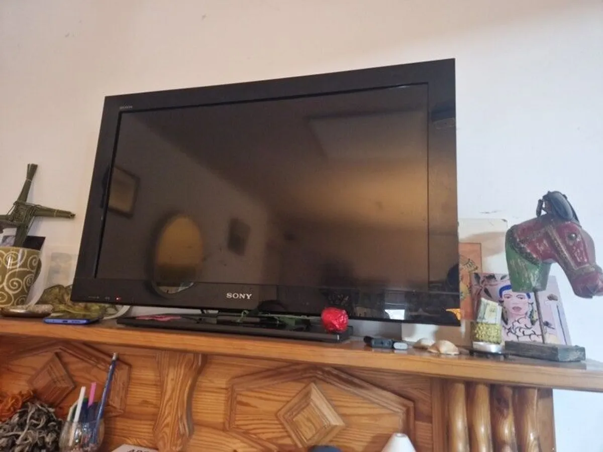 PS4 and sony TV - Image 1