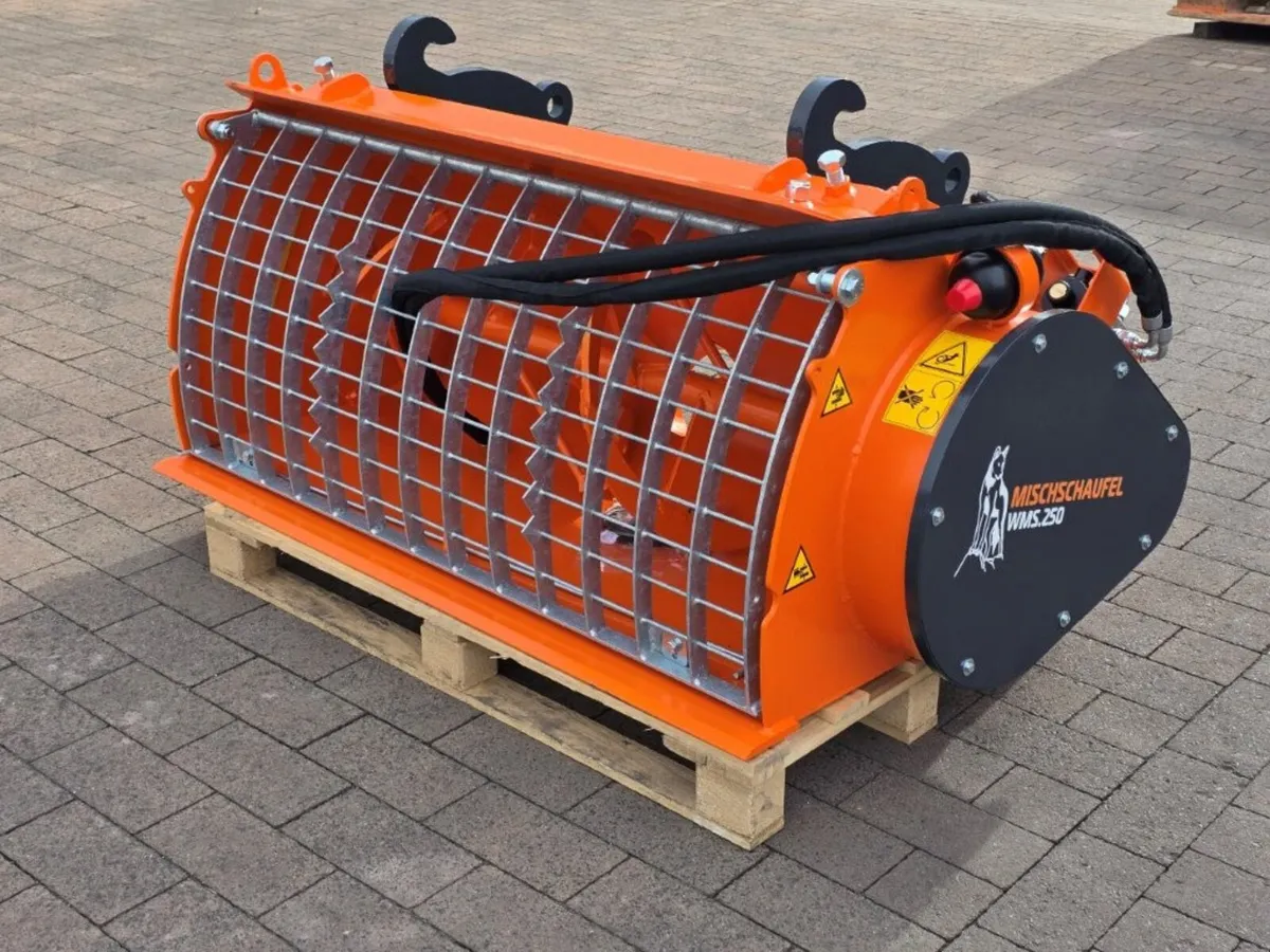 Concrete mixing buckets - Image 1