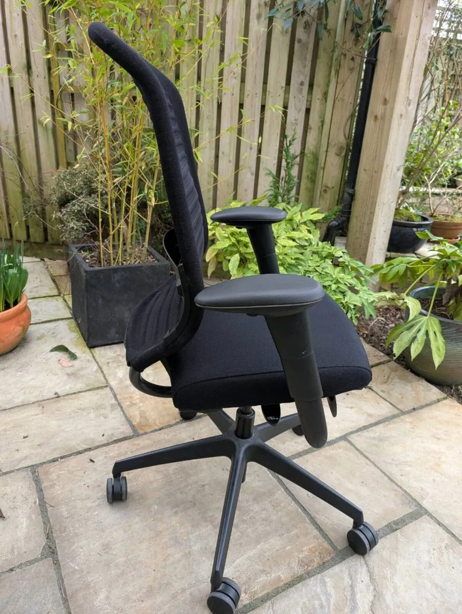 Ergonomic office chair - Image 2