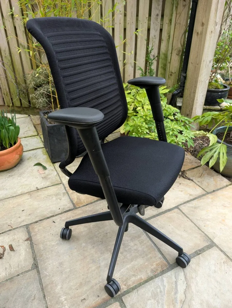 Ergonomic office chair - Image 3