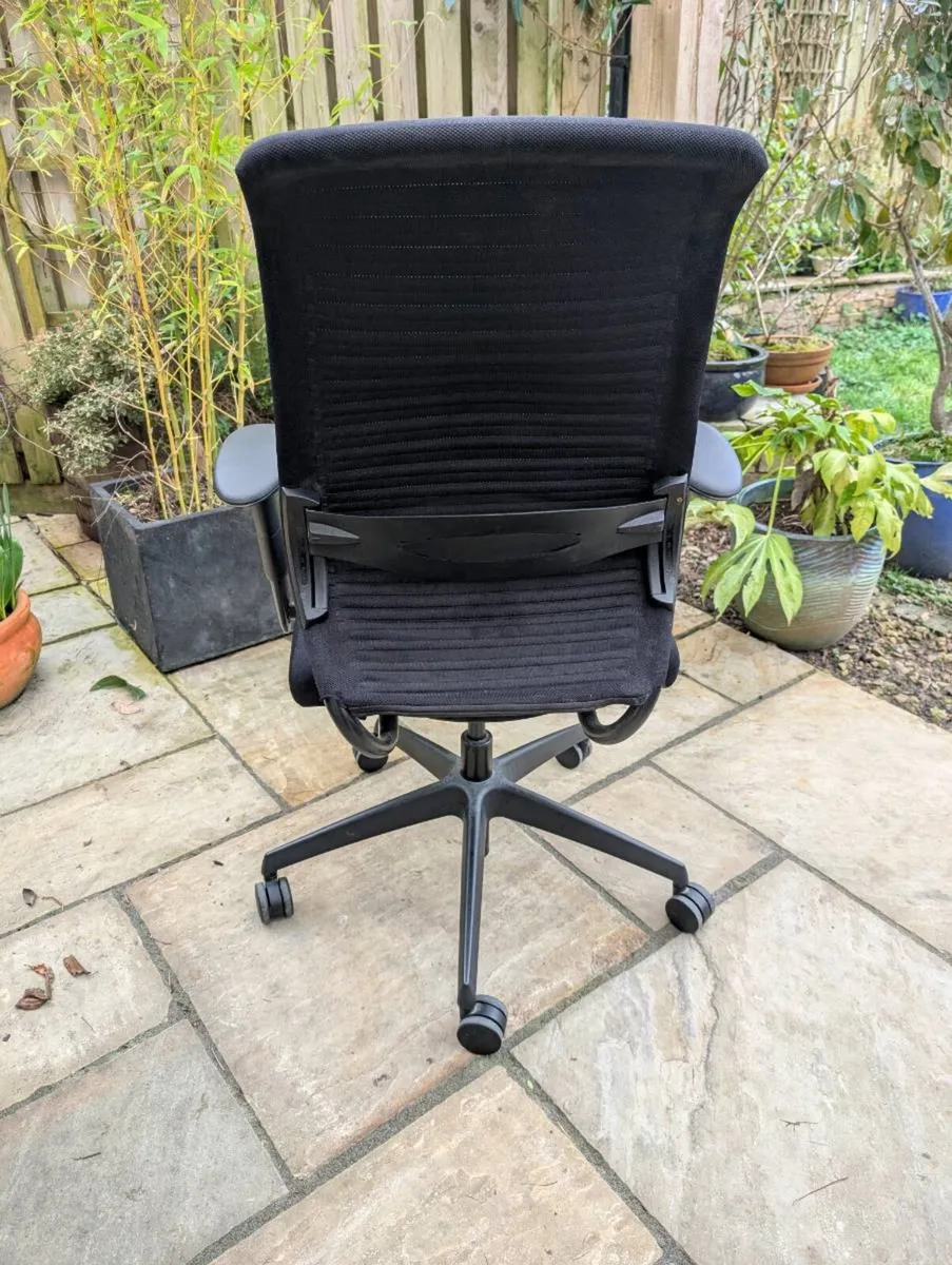 Ergonomic office chair - Image 4