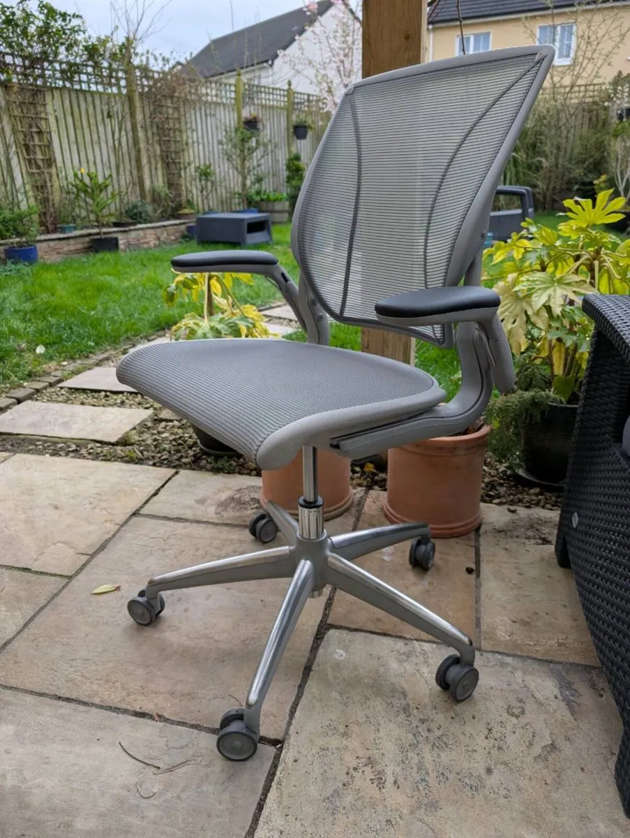 Ergonomic office chair - Image 4