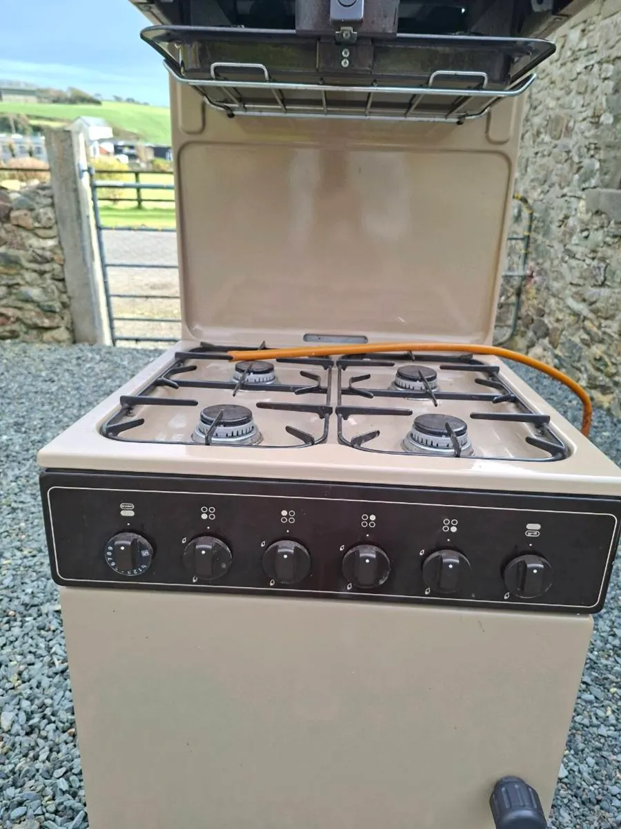Gas cooker - Image 1