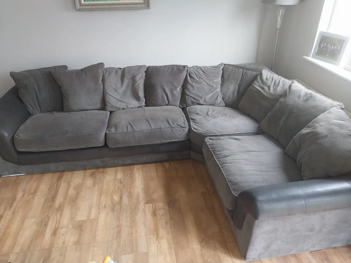 Sofa/couch price drop need gone - Image 2