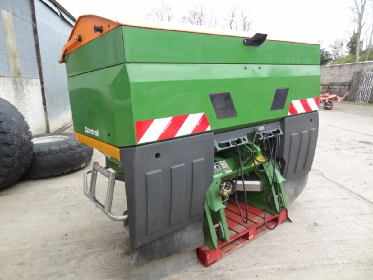 Amazone ZA-V Control 3200 Fertiliser Spreader - Image 2