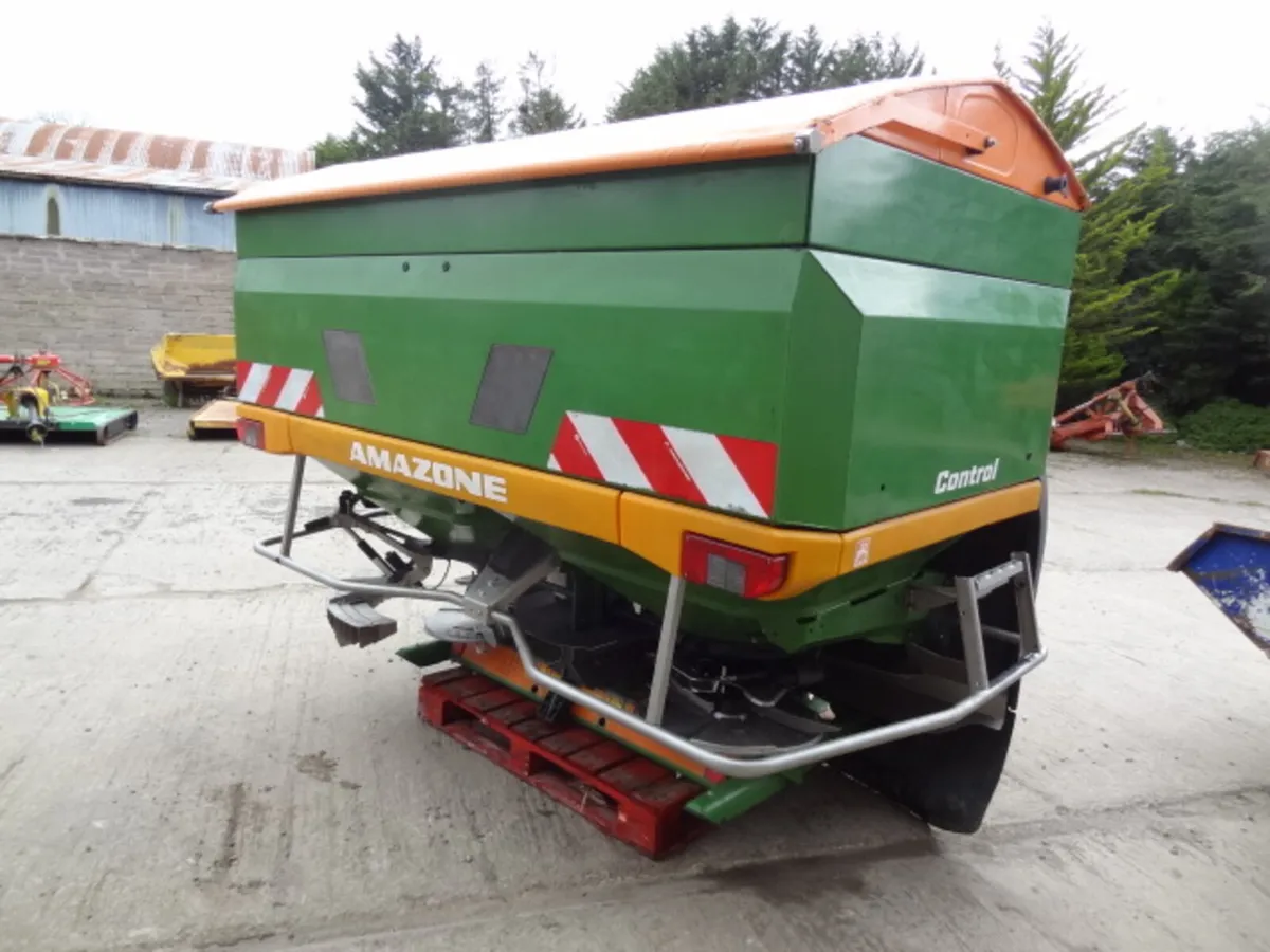 Amazone ZA-V Control 3200 Fertiliser Spreader - Image 4