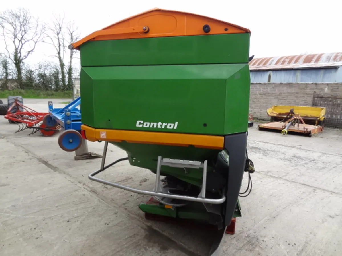 Amazone ZA-V Control 3200 Fertiliser Spreader - Image 3
