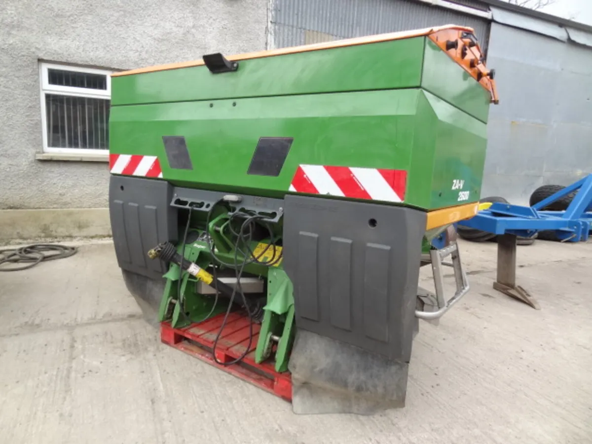 Amazone ZA-V Control 3200 Fertiliser Spreader - Image 1