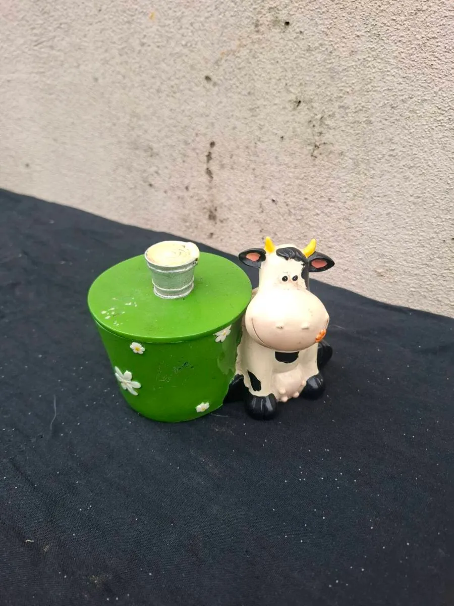 Resine cow sugar bowl
