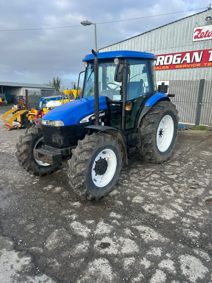 2005 New Holland TD95D - Image 1