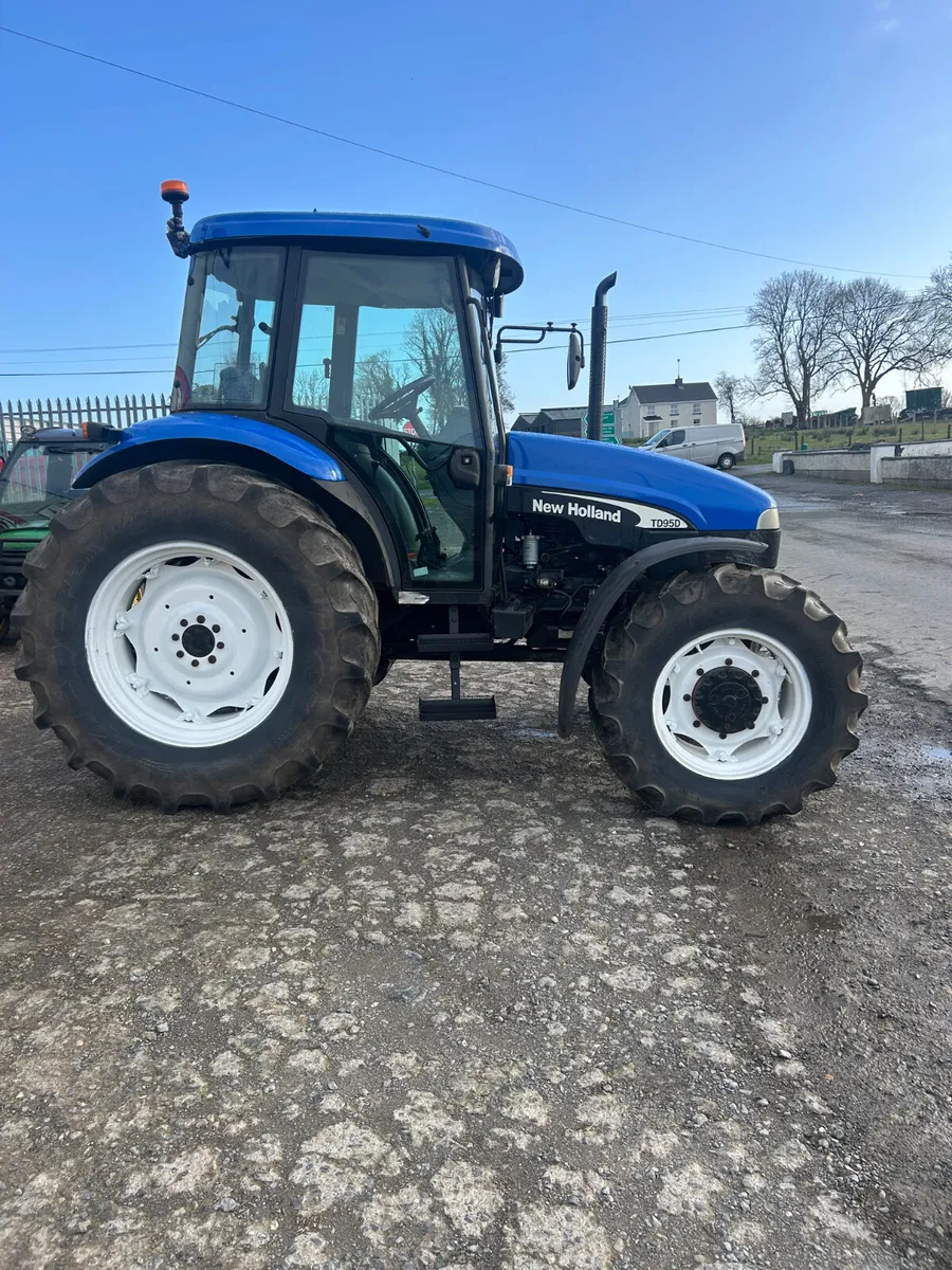 2005 New Holland TD95D - Image 4