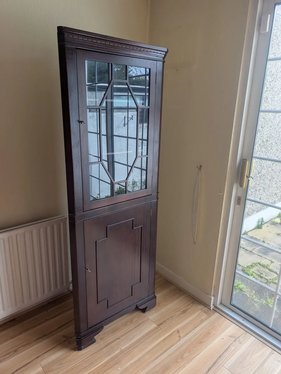 Vintage Mahogany Corner Display Cabinet - Image 3
