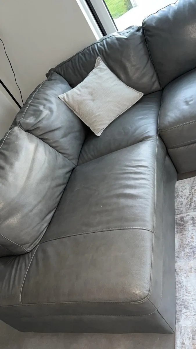 Corner couch - Image 3