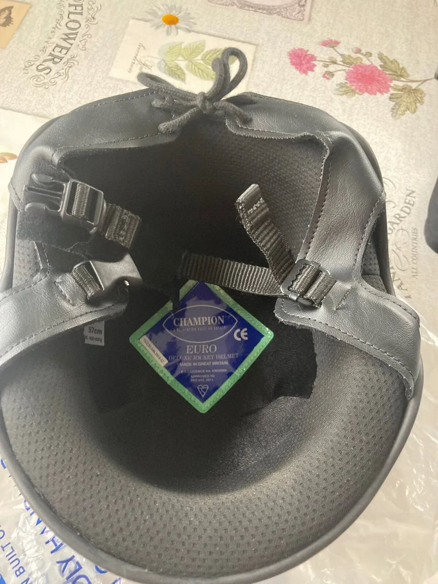 Horse riding helmet / hat - Image 3