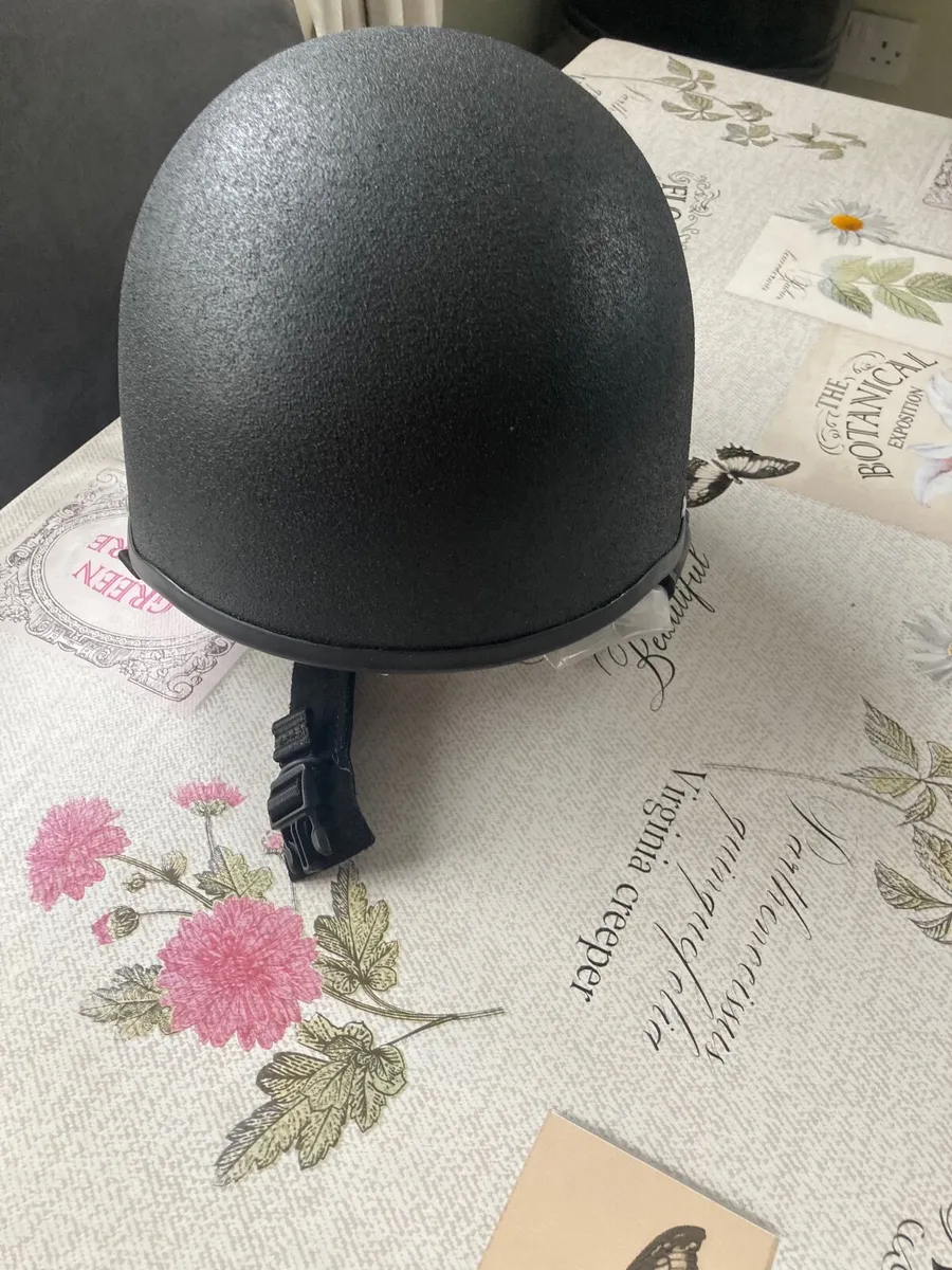 Horse riding helmet / hat - Image 1