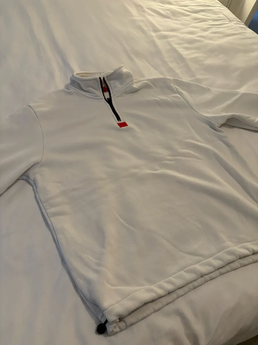 Hugo Boss jumper - Image 2