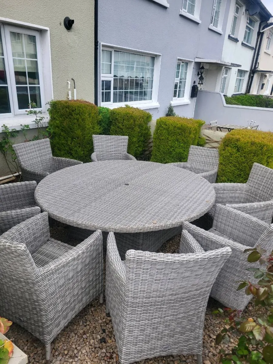 Garden table and chairs - Image 1