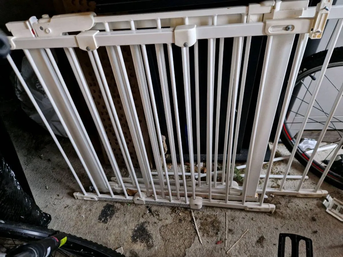 Baby safety gates