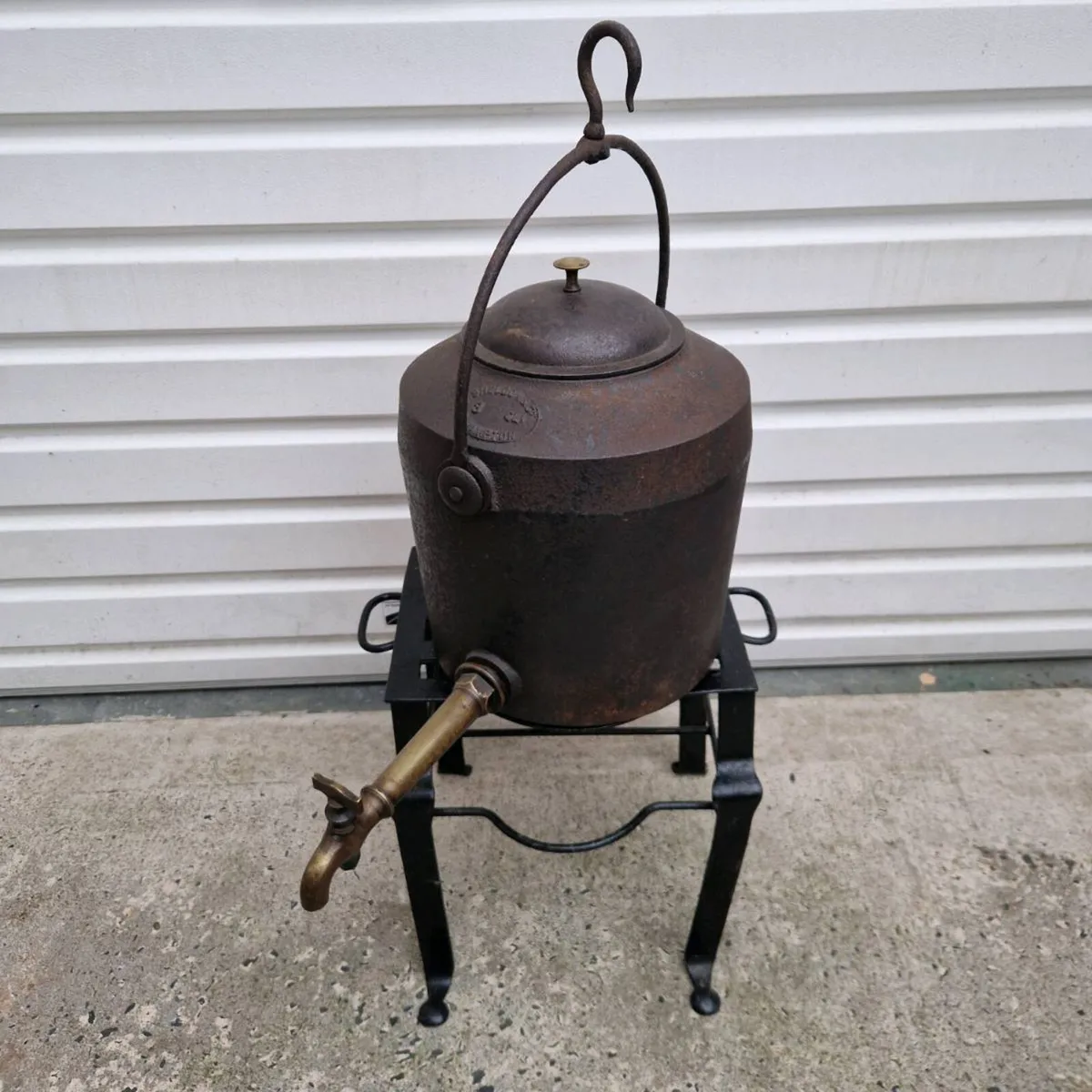 Antique vintage cast iron kettle pot - Image 1