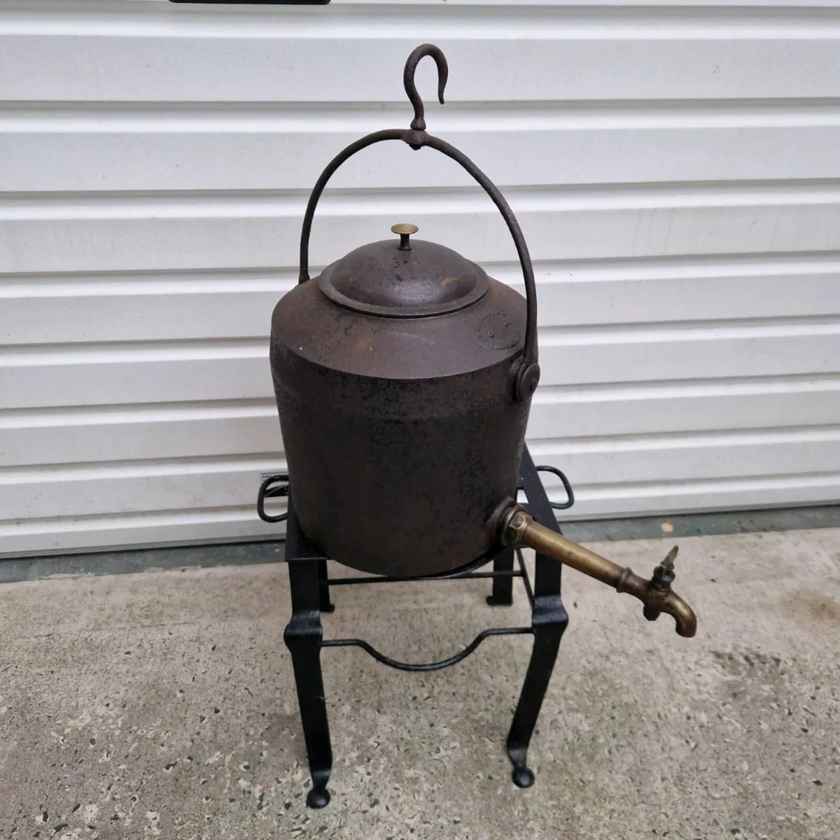 Antique vintage cast iron kettle pot - Image 2