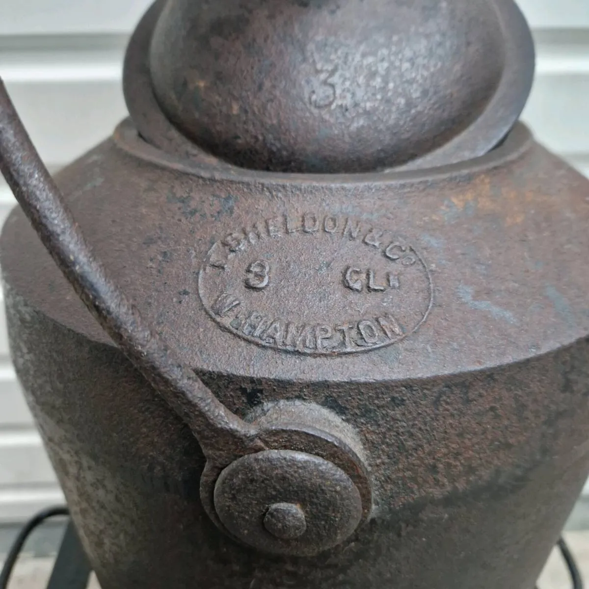 Antique vintage cast iron kettle pot - Image 3