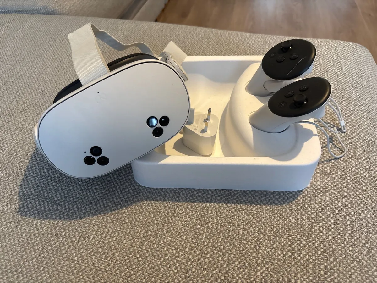VR Headset - Meta Quest 3S 128GB - Image 1