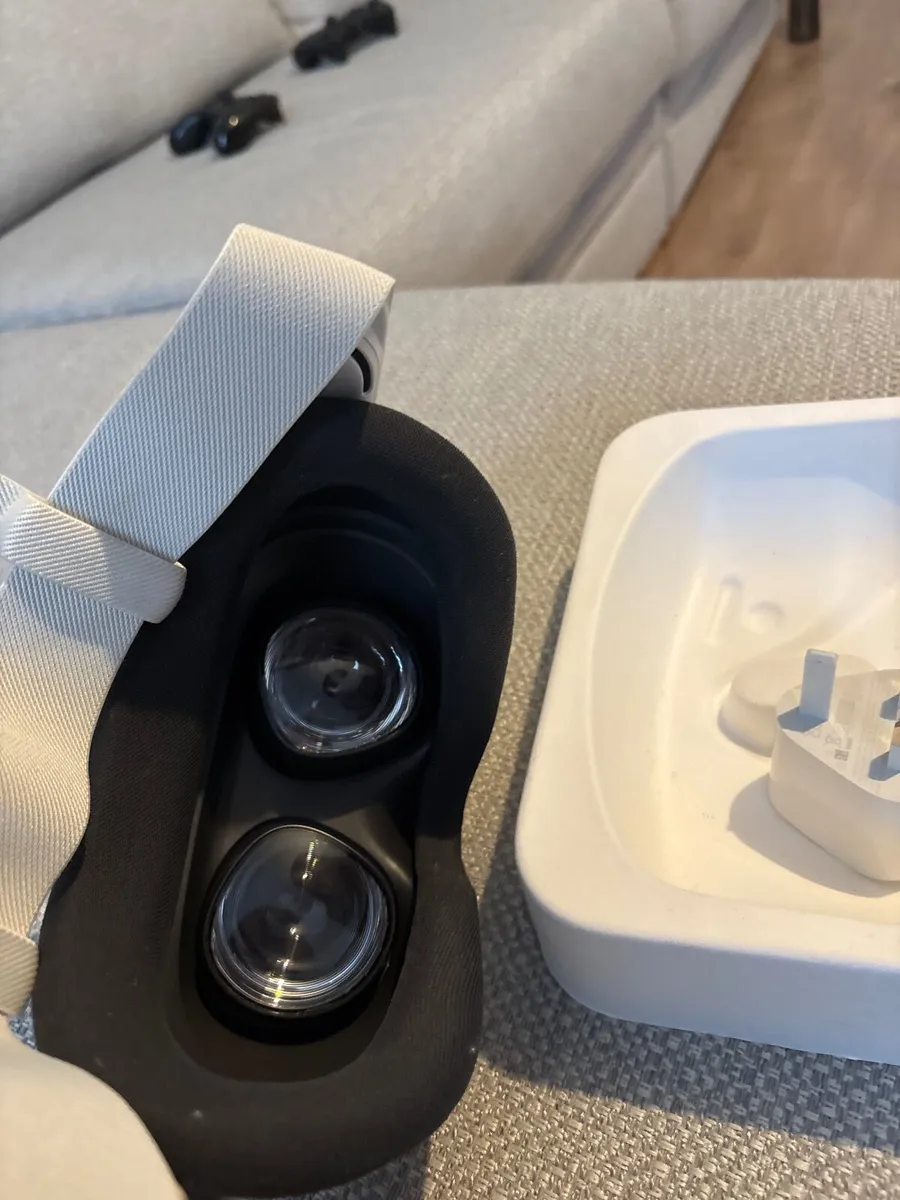 VR Headset - Meta Quest 3S 128GB - Image 4