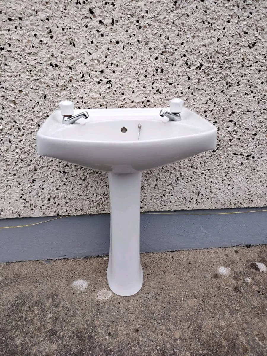 Wash hand basin and pedestal - Image 1